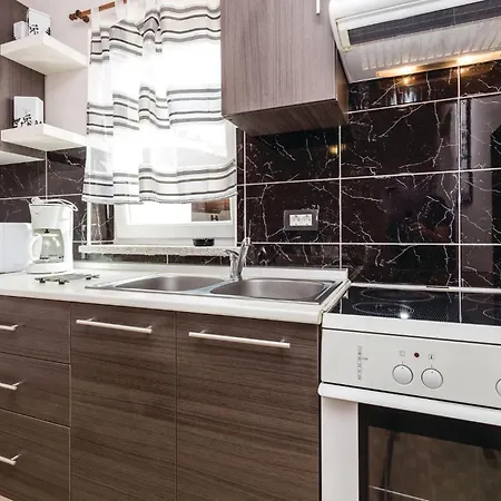Awesome In With Kitchen Apartman *