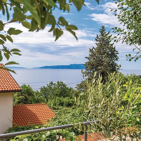 2 Bedroom Amazing In Ičići